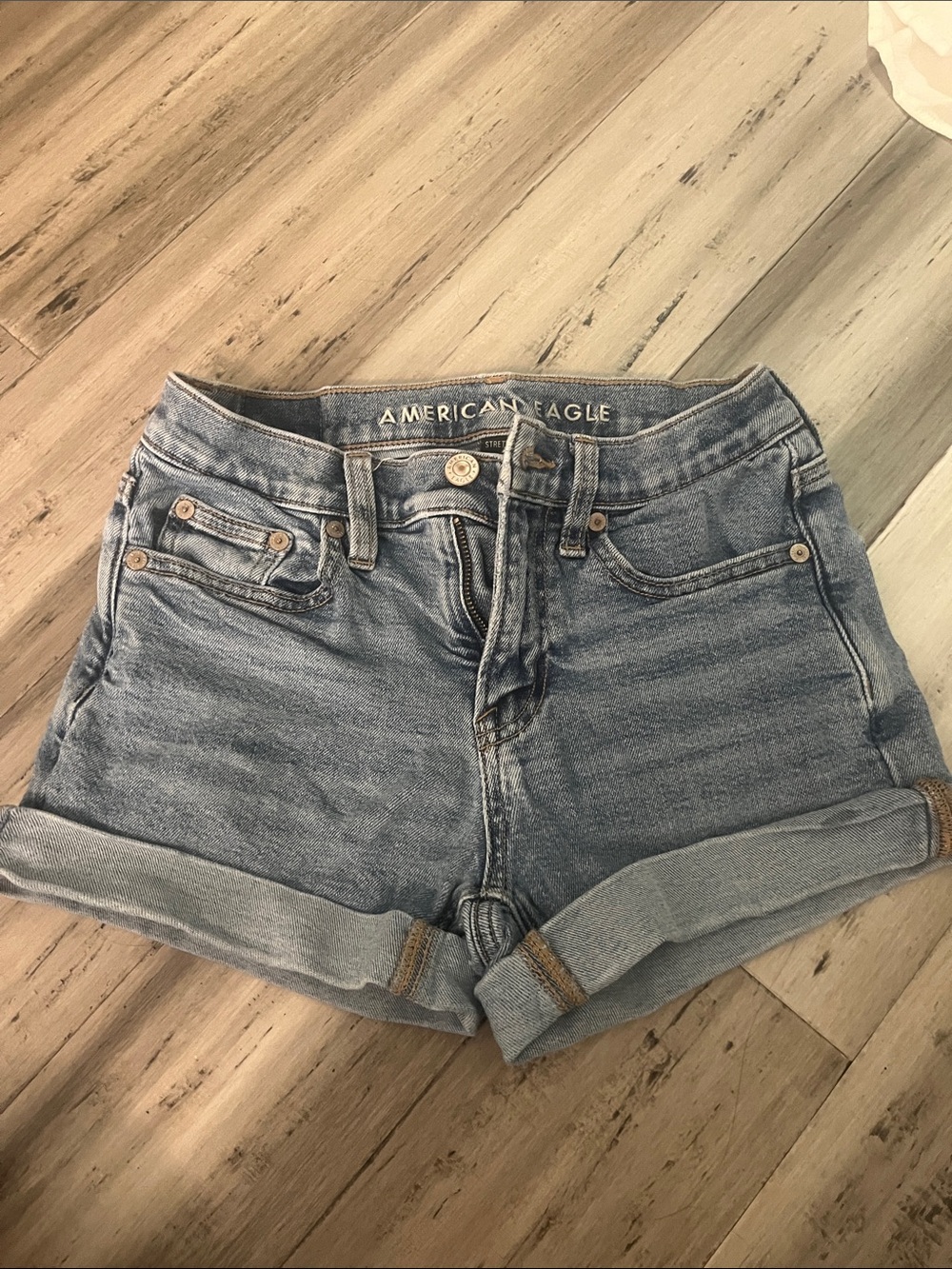 American Eagle Outfitters Light Wash Denim Roll-Cuff Shorts 000